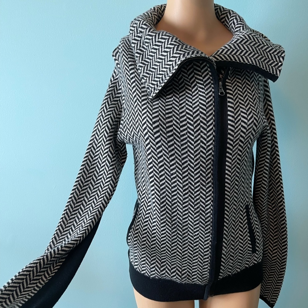 Sparrow black & white sweater, size small